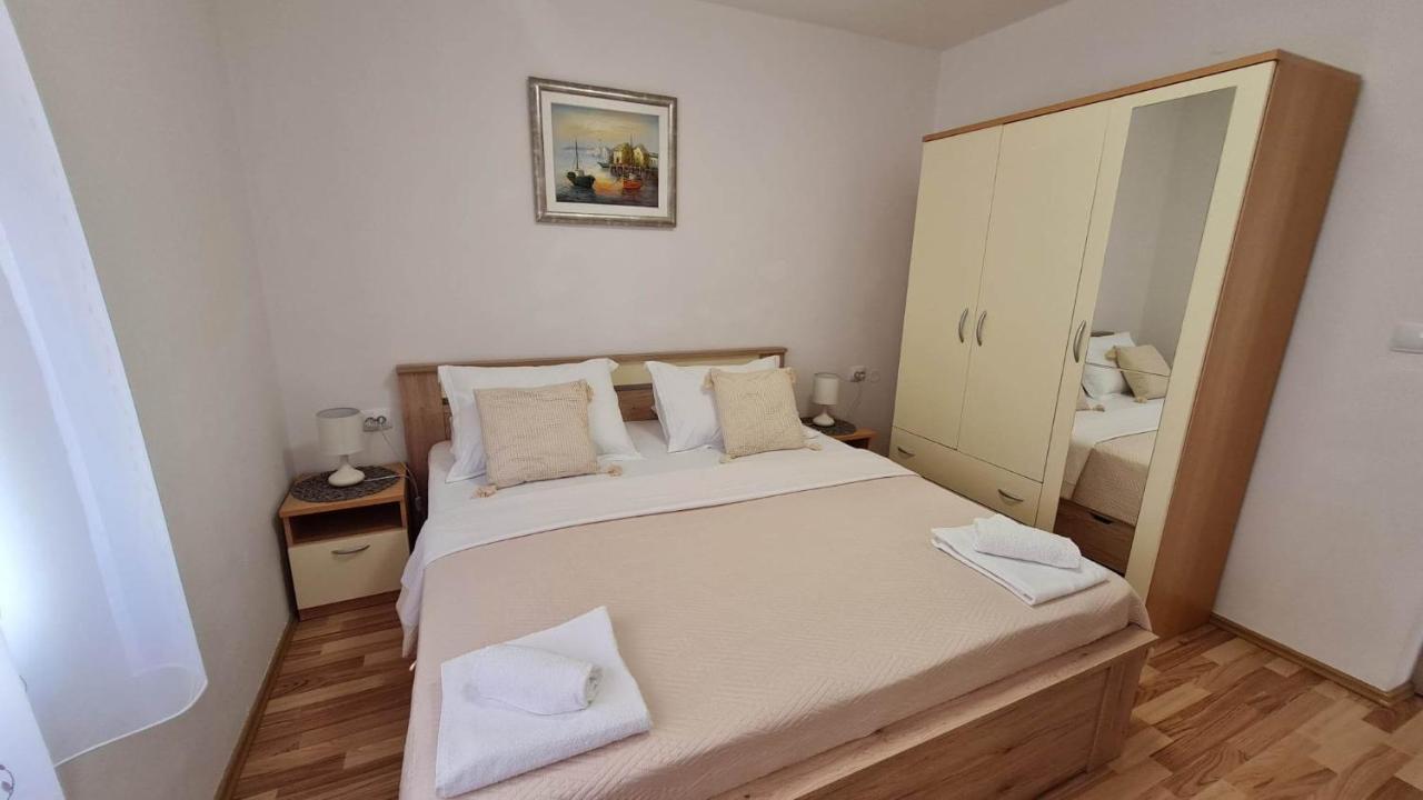Apartman "Flower Garden" Ražanac Exterior foto