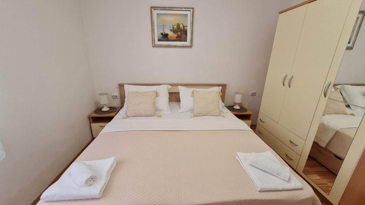 Apartman "Flower Garden" Ražanac Exterior foto