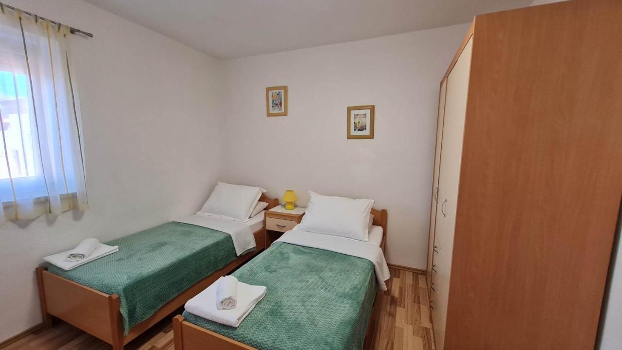 Apartman "Flower Garden" Ražanac Exterior foto