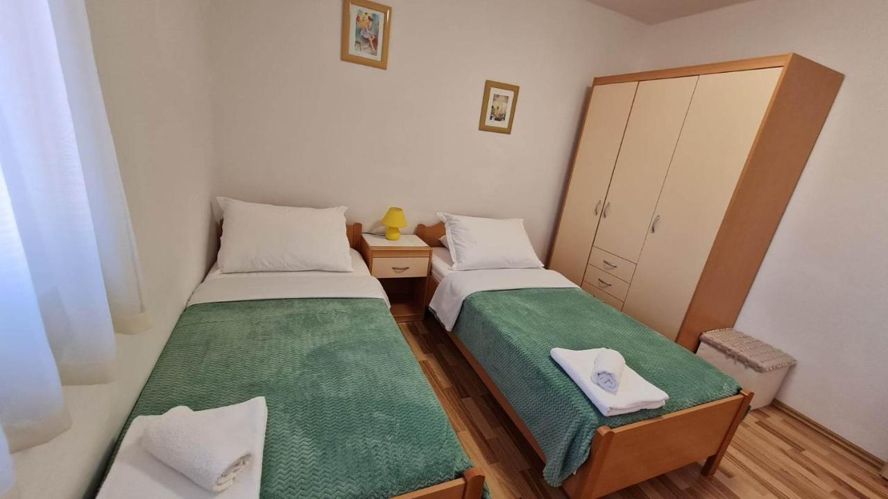 Apartman "Flower Garden" Ražanac Exterior foto