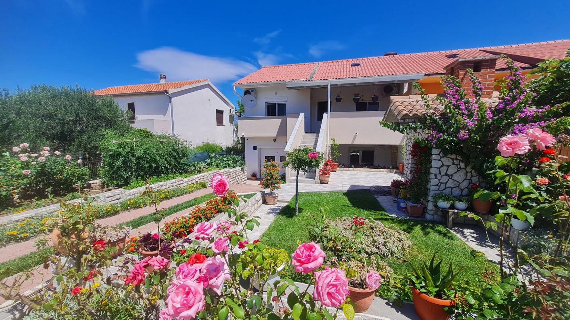 Apartman "Flower Garden" Ražanac Exterior foto