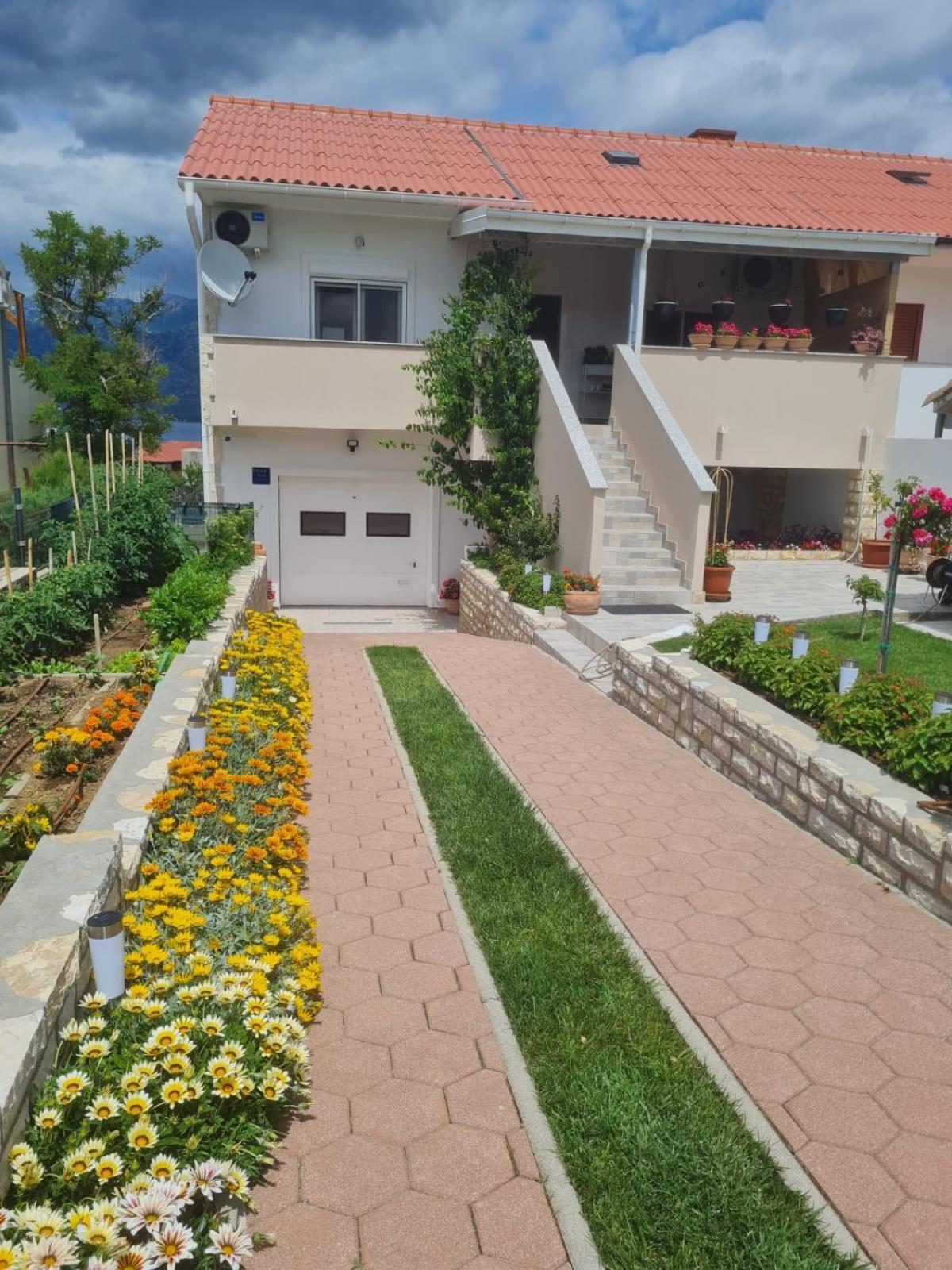 Apartman "Flower Garden" Ražanac Exterior foto